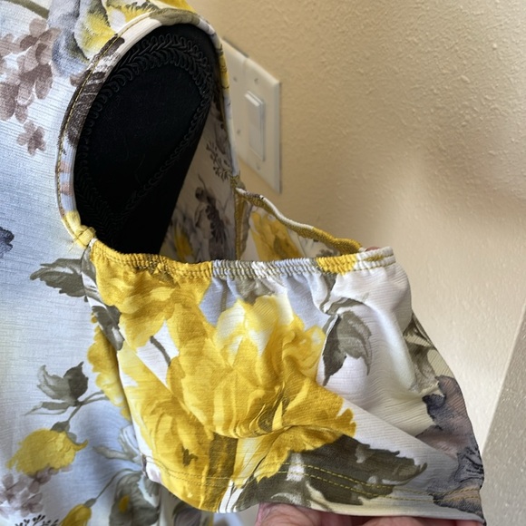 NAÏF Peak Shoulder Yellow Roses with gold Chiffon Hankerchief Hem sz Large - Picture 2 of 5
